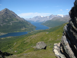 Utsikt fra Laksvatntinden mot Ullsfjorden