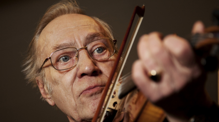 Kjell Stormoen, veteran i Gausdal Spelemannslag siden 1977 (Foto: Kirsti Hovde, 2011) Kjell Stormoen, veteran i Gausdal Spelemannslag siden 1977 (Foto: Kirsti Hovde, 2011)