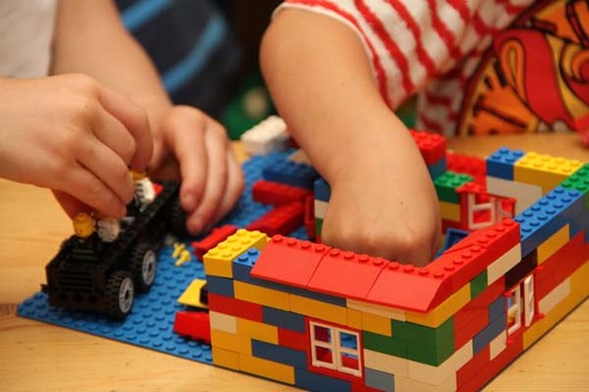 Barnehage - leke med Lego Barnehage - leke med Lego