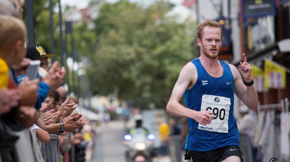 Jonas Lurås Hammer løper inn til overlegen seier på 10 km. (Foto: Sylvain CAVATZ).