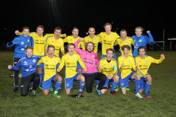Jubelbilde serieåpning SarbFK2, seier 6-0