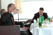483117_business_men