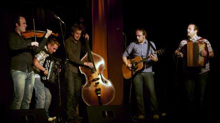 Nordafjells i aksjon under semifinalen i INTRO-folk på Kalottspel.