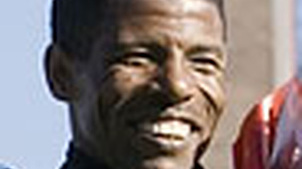 ING AMSTERDAM MARATHON,16 OKTOBER 2005 �Haile Gebreselassie heeft vandaag tijdens de 30e  ING Amsterdam Marathon een nieuw parcours record gevestigd. Met een tijd van 2:06:20 verbeterde hij het vorig jaar gelopen record van 2:06:23 van Robert Cheboror.  (