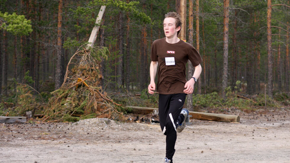 En betydelig yngre Sigmund S. Kielland mot mål i Gå-joggen i 20009.