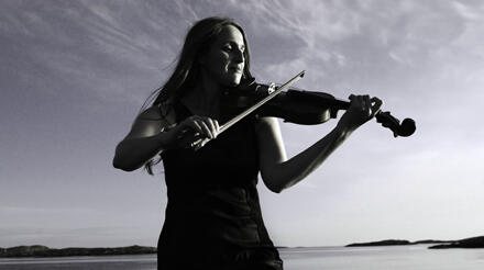 Susanne Lundeng - en av artistene som var på turné i regi av Folkemusikkscena våren 2010. Foto | Guri Dahl