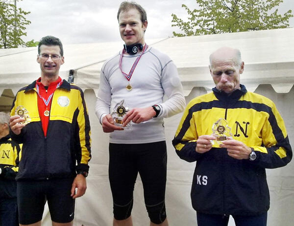 Anders Tøsse (til venstre) tok bronse, Jostein Solvang gull og Kjell Smevåg sølv.