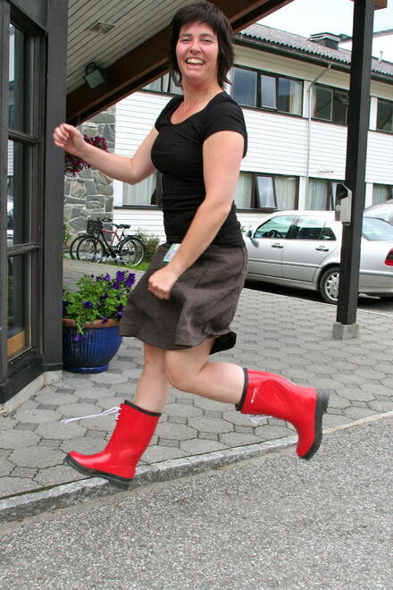 Lene i rød støvler_440x660
