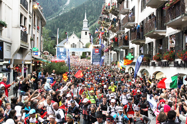 Løpere og publikum Mont Blanc