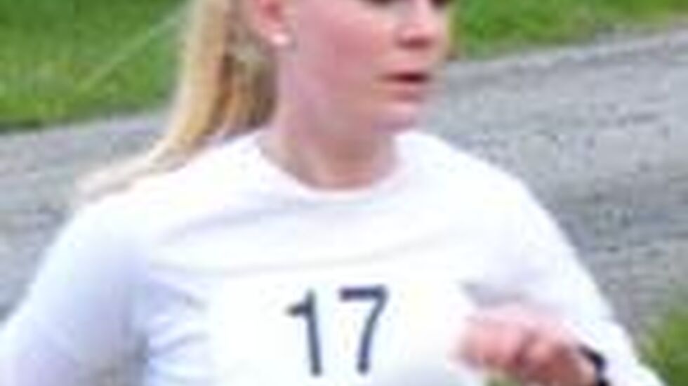 DSCF6791_Gunn_Helen_Hagen_cropped_148x153