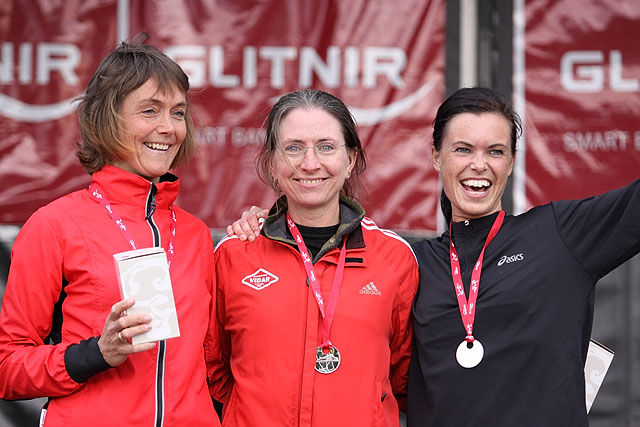Hanne Lybeck i 2008 (helt til høyre), da hun debuterte på maraton med 3.plass i Oslo Maraton. Foto: Ole-Arne Schlytter
