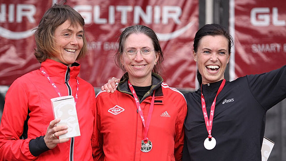 Hanne Lybeck i 2008 (helt til høyre), da hun debuterte på maraton med 3.plass i Oslo Maraton. Foto: Ole-Arne Schlytter