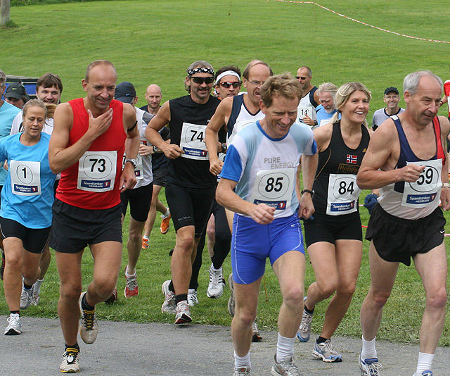 Det er alltid god stemning og godt vær på Kongsvinger Maraton, som her fra starten på maraton i 2008. (Foto: Kjell Vigestad)