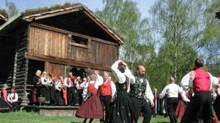 Vågå Spel og Dansarlag (Foto: www.spelogdans.no) 