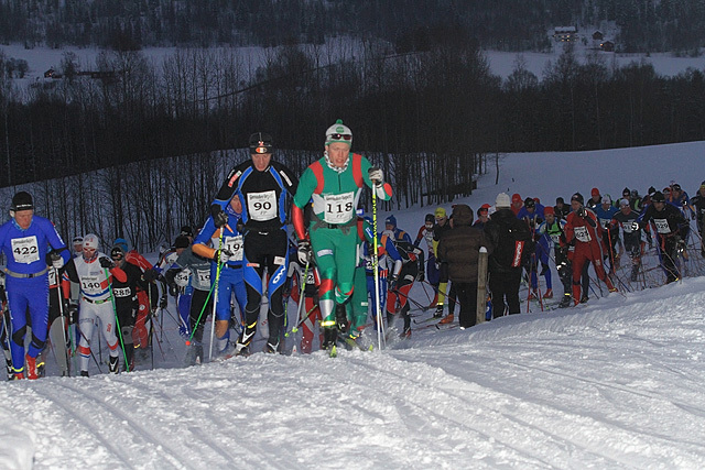 Fra starten i grålysninga på Grenaderen i 2012. Foto: Heming Leira