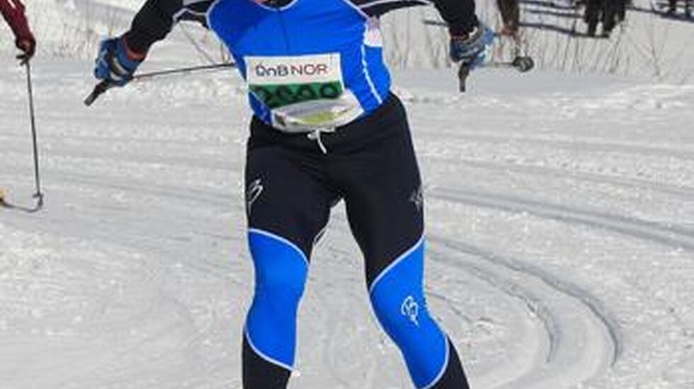 1IMG_4068 Hilde GP mot mål mens siste startpulje går ut på 15 km_cropped_349x359