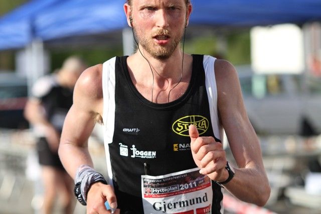 Bildet er fra Ringerike Ultra i 2011 der han satte norsk og nordisk rekord på 12 timers løp (foto: Olav Engen).
