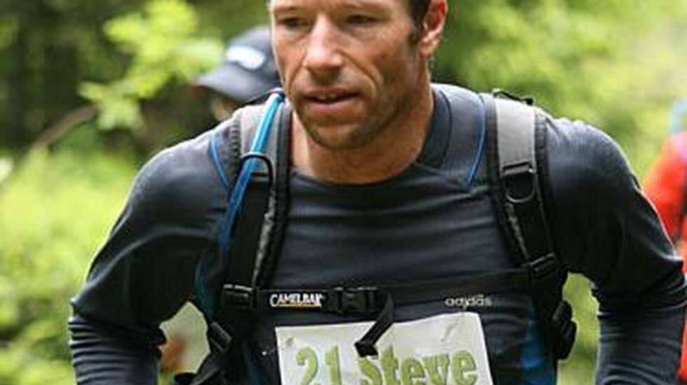 KR_2010_149_Steve_Holyoak_cropped_374x370