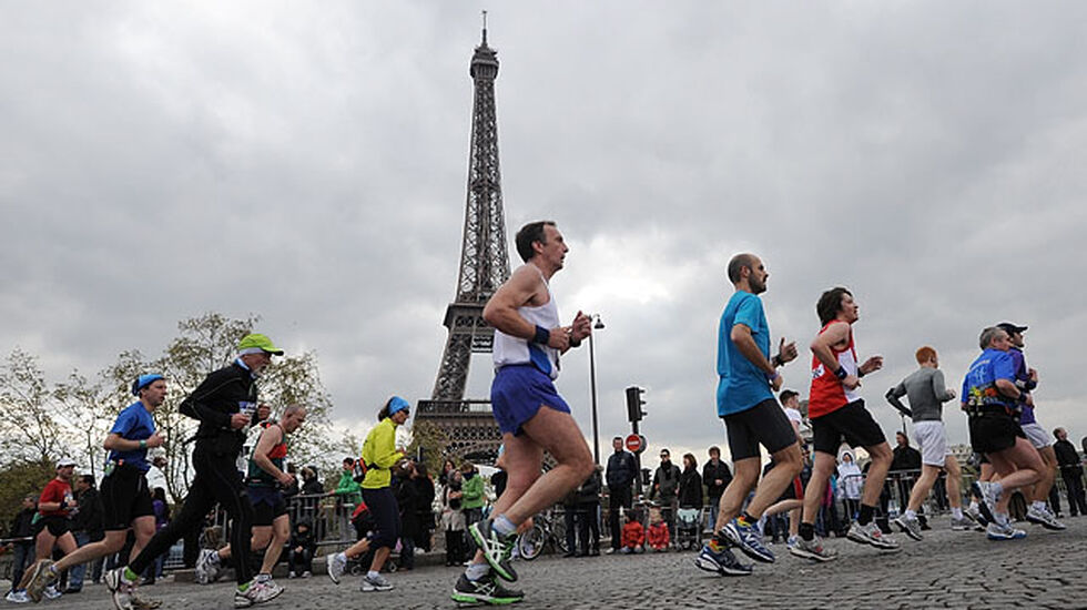 Deltakerne i Paris Marathon løper forbi svært mange av byens store turistatraksjoner. (Foto: ASO/Maindru)