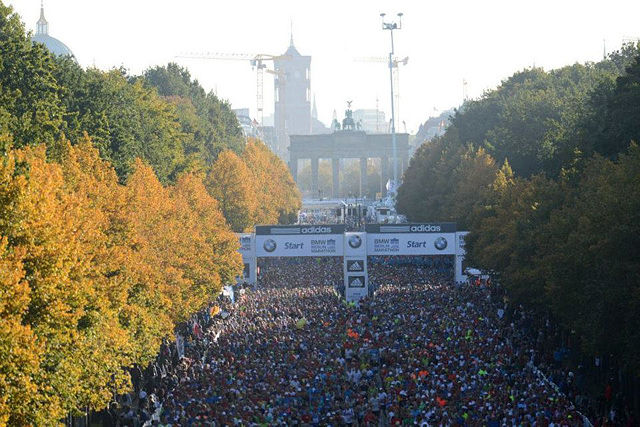 Berlin Marathon hadde i fjor i overkant av 39 000 deltagere hvorav 593 var norske (Arkivfoto/Berlin Marathon).