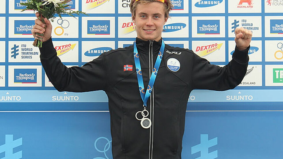 Joergen_Gundersen_medalje_blomster