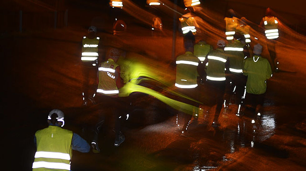 Refleks øker sikkerheten betraktelig når man beveger seg ute i kveldsmørket. (Foto: Bjørn Johannessen)