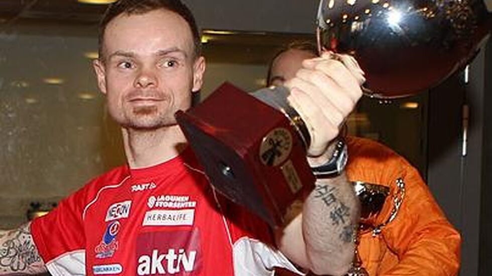 Bjoern_Tore_Taranger_pokal_Sharon_Broadwell_A20G9311_cropped_404x403
