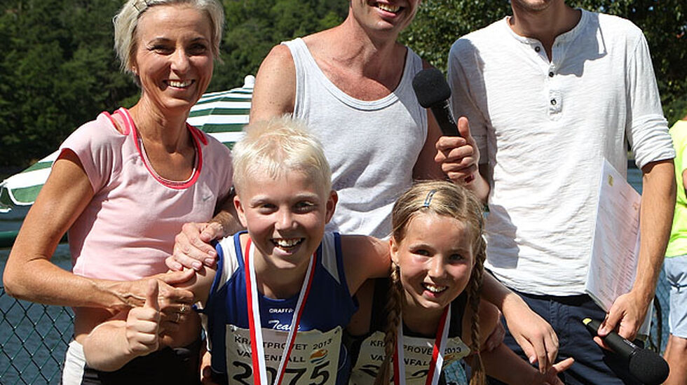 Familen_Moerk_og_speaker_A20G4573