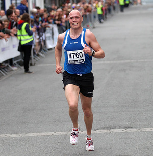 10km_Glenn_Thomas_Martinsen_mot_maal_A20G7788_300x307