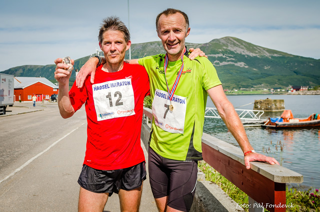 Vinner-i-helmaraton-Jan-Inge-Dahl-til-venstre-og-toeren-Svein-Eggesvik-til-høyre_ph.jpg