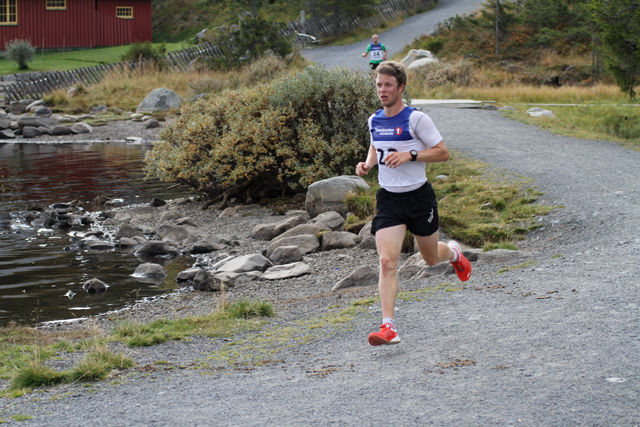 Petter Soleng Skinstad gjorde unna runden rundt Sjusjøvannet på 36.50 i premieren i 2013 og er er klar for nye dueller på lørdag.