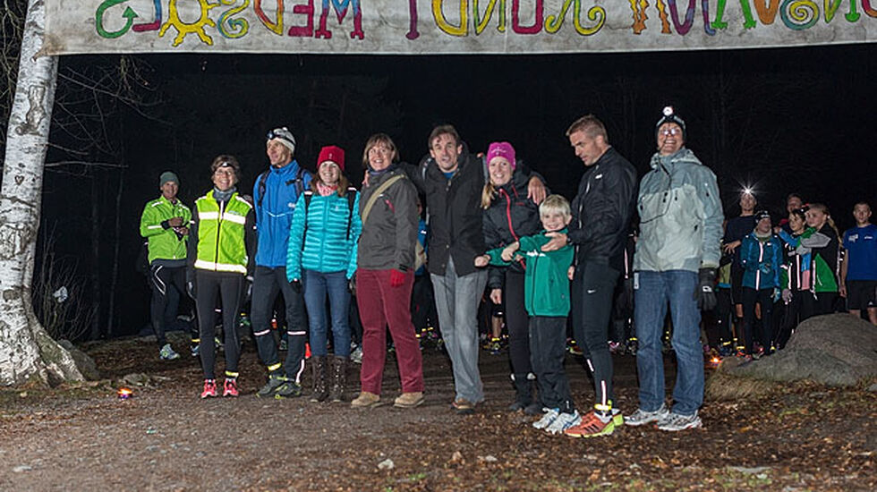 Før start med arrangørene på startstreken i det siste løpet i 2013.