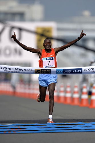 Dickson Chumba, Kenya da han vant Tokyo Marathon i 2014.