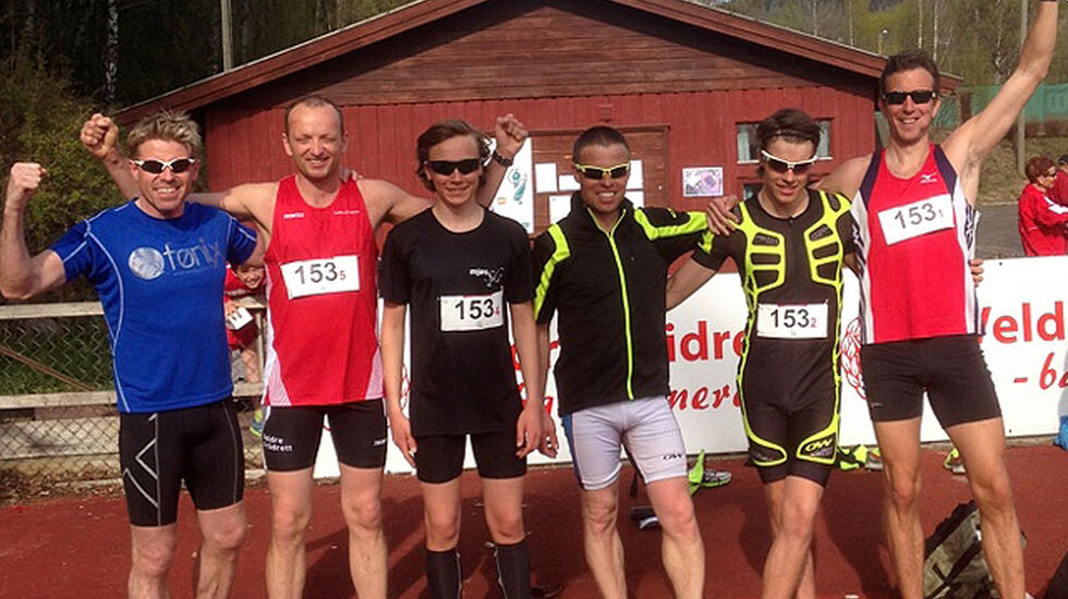 Veldres seniorer som var raskeste lag i den kuperte løypa rundt Sveum (fra høyre): Arild Dahl, Sander Berntsen, Frank Tore Berntsen, Ole Flatebø, Mirek Baran og Tommy Mikkelsen (Foto: Sigrid Skjelbostad)