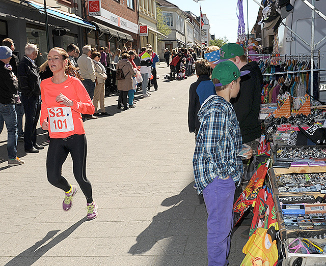 Lise Jansen vinner 5km i SA-løpet i den solrike utgaven i 2014. Foto: Rolf Bøhn