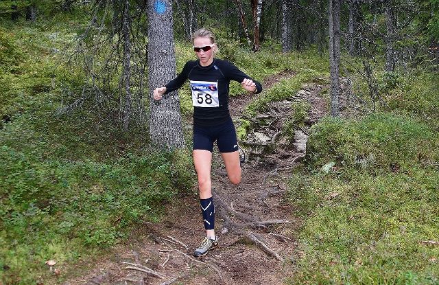 Sofie Nordsveen Hustad løp sterkt og satte ny løyperekord i Dragsjøen Rundt 2014. Et halvt år senere ble hun juniorverdensmester i langrenn (foto: Bjørn Hytjanstorp).
