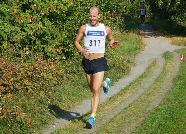 Espen Almlid i aksjon i sitt eget løp, Hamarløpet, i fjor høst. I år går løpet lørdag 23. mai. (Foto: Bente Sund Langøigjelten) 