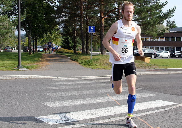 Bildet er fra Lørenskogløpet 2014. Der gjorde også Jonas Lurås Hammer kort prosess med konkurrentene allerede ut fra start (foto: Heming Leira).