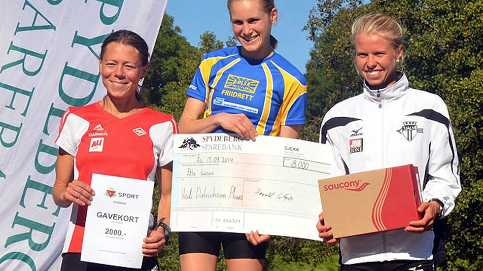 Seierspall_kvinner_Heidi_D_Pharo_Jessica_Gunnarson_Marit_Haslie_640