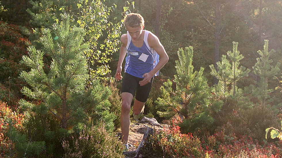 Petter Myhr på toppen ved Jordbærkirka i fjorårets gå-jogg i i Vallset. (Foto: Willy Pedersen)