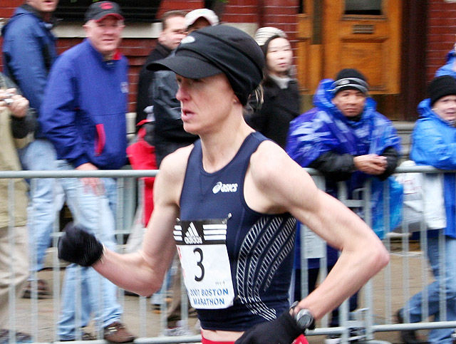 Deena_Kastor_at_the_2007_Boston_Marathon_foto_Wikipedia_640