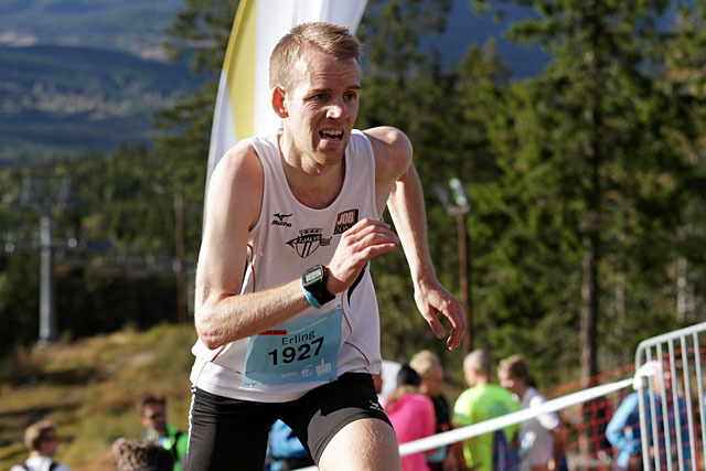Erling Hisdal, Tjalve som har sitt store mål om å komme blant de tre beste i årets Norgescup i Motbakkeløp topper cupen foran siste løp. Her fra Oslos Bratteste i 2014  Foto: Oddvar Røsten