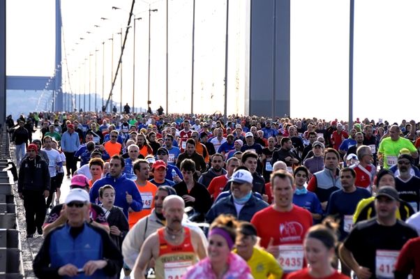 Med start på den asiatiske siden av Bosporos og mål på den europeiske er Istanbul Marathon et ekte interkontinentalt maratonløp (Foto: Arrangøren).