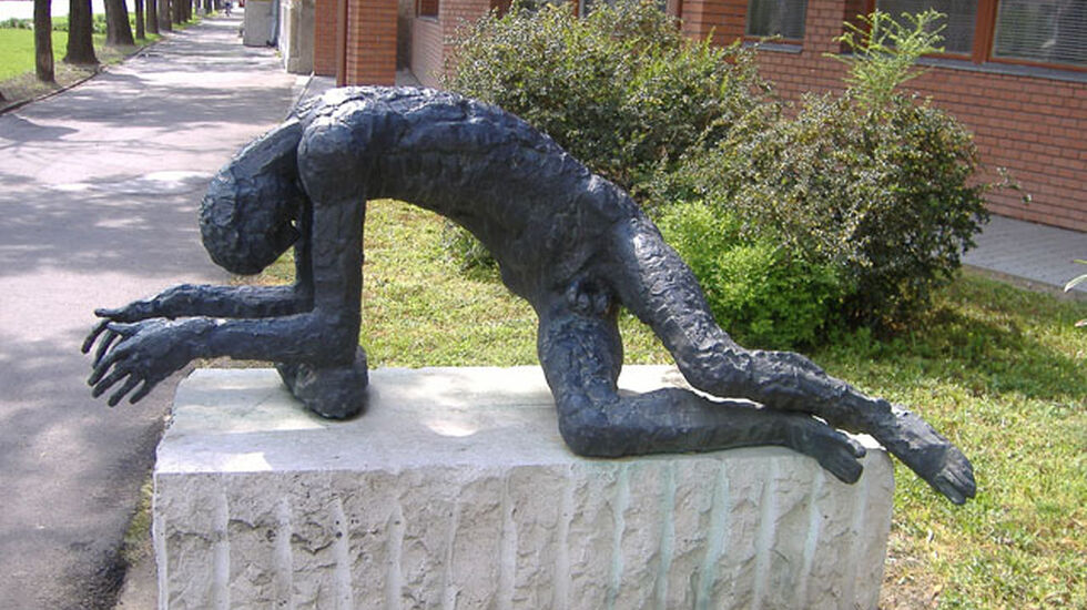 Statue_of_the_Tired_Man_640