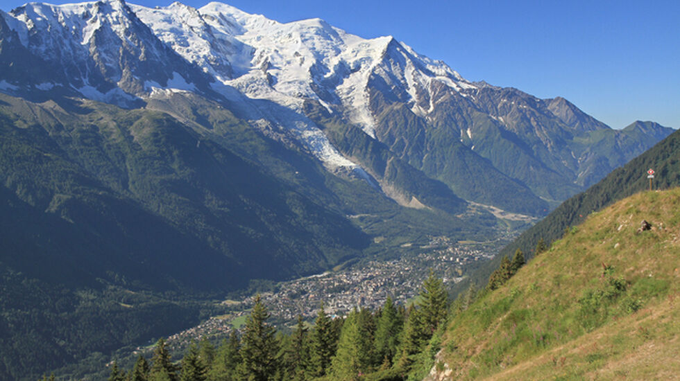 Chamonix_valley_from_la_Flégère,2010_07_640x427