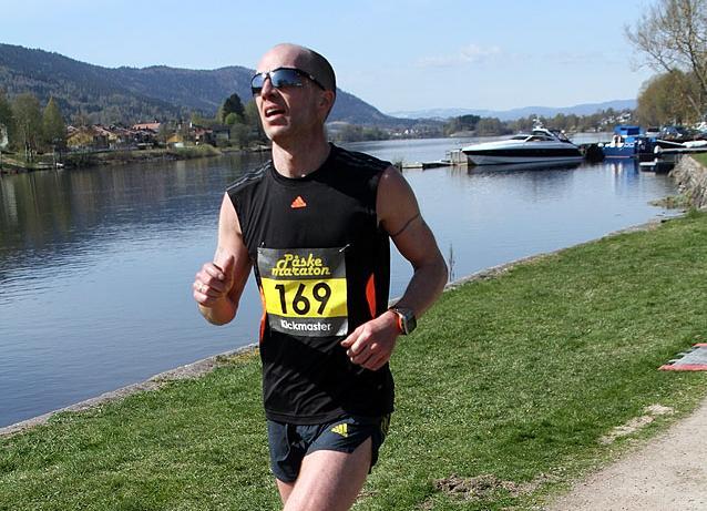 Knut Eraker Hole vant fjorårets Påskemaraton overlegent på tiden 2:37:00 (foto: Heming Leira).
