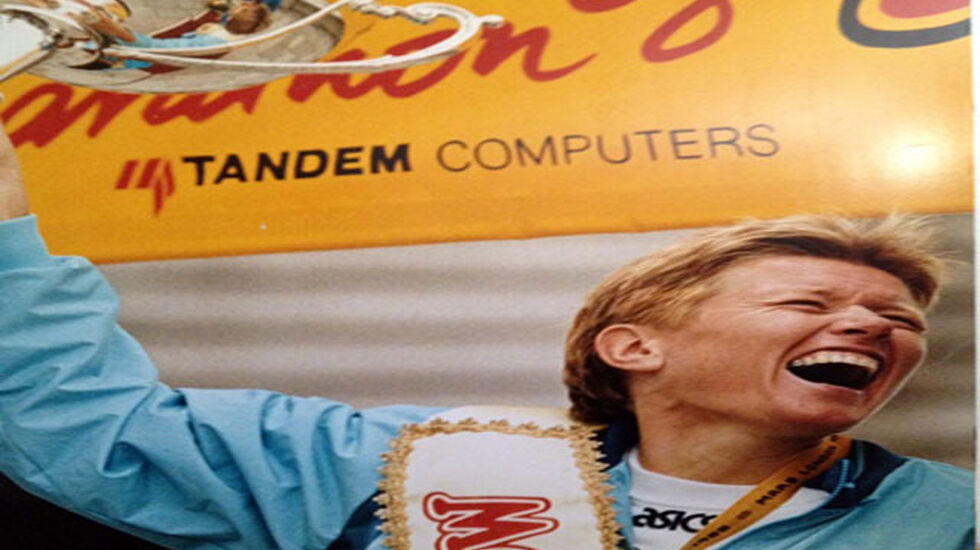 Ingrid Kristiansen jubler over 2.21.06 i London Marathon i 1985. Verdensrekorden ble stående i 13 år. I 1998 løp Tegla Lorupe på 2:20:47 i Rotterdam.