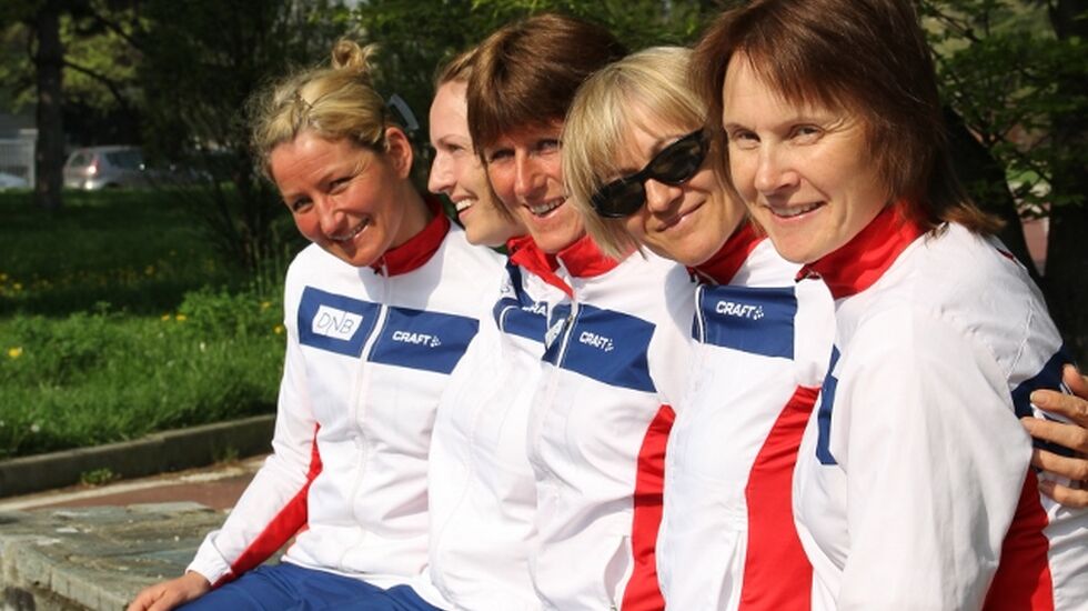 Ninette Banoun (med solbriller) var best av de norske løperne i VM 24-timers med 17. plass og norsk rekord (foto: Joha Percy Holmgren).