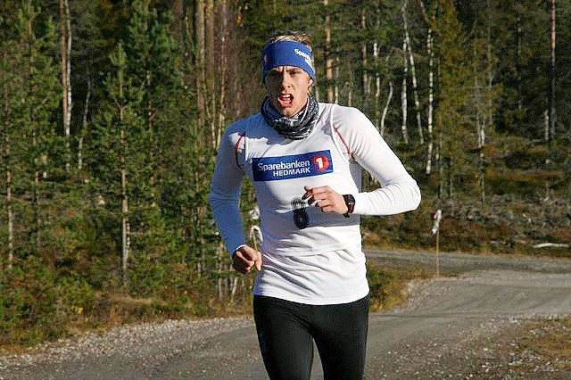 Espen Rusten på veg til seier i Digeråsen Opp hjemme på Rena i fjor høst. (Foto: Rena IL) Espen Rusten på veg til seier i Digeråsen Opp hjemme på Rena i fjor høst. (Foto: Rena IL)