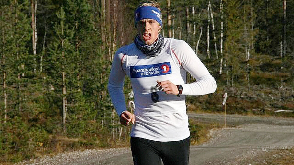 Espen Rusten på veg til seier i Digeråsen Opp hjemme på Rena i fjor høst. (Foto: Rena IL)